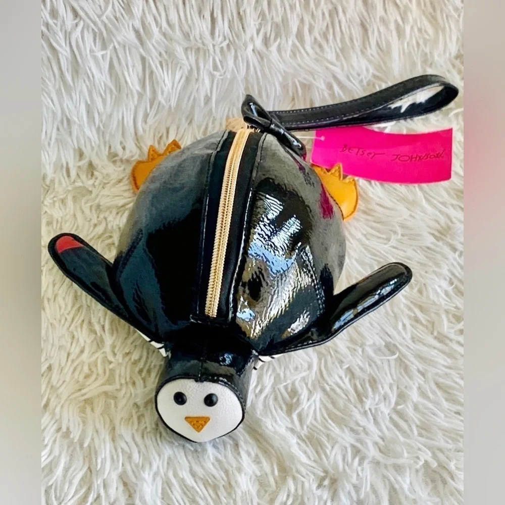 NWT Betsey Johnson KITSCH TOTALLY TUXEDO TALES PENQUIN WRISTLET BJ62000H - Picture 4 of 6